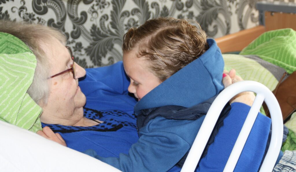 Met Tante Naar De Apenheul Wensambulance Oost Nederland (4)