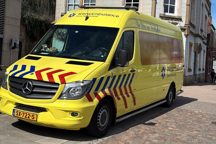 Wensambulance Oost Nederland Ik Zou Zo Graag Naar Schopingen En Naar Het Graf Van Mijn Vrouw 4