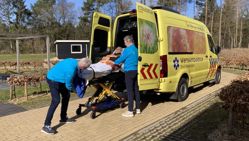 Wensambulance Oost Nederland Ik Zou Zo Graag Bij Het Afscheid Van Mijn Zus Zijn (1)