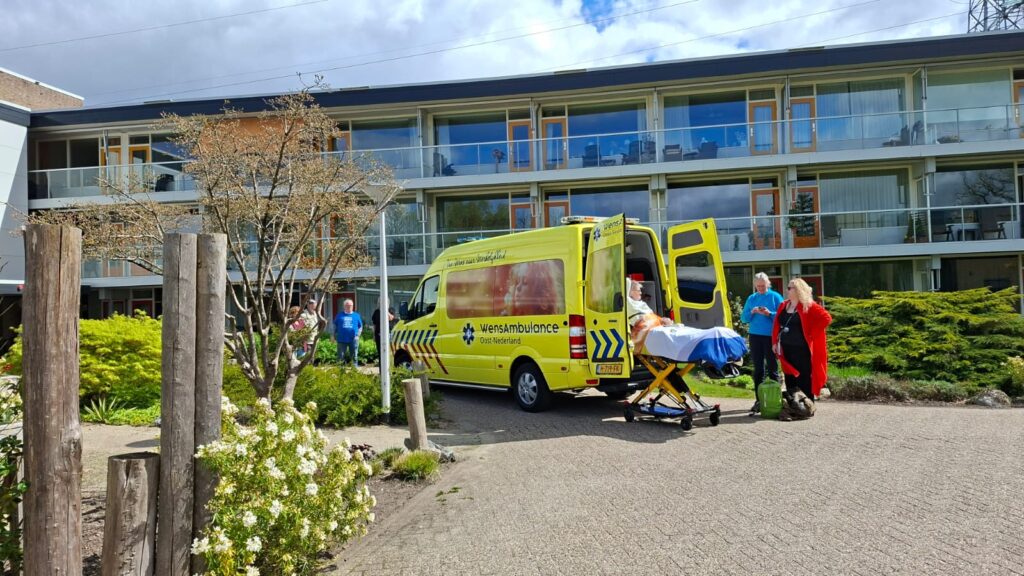Wensambulance Oost Nederland Ik Zou Zo Graag... Mee Met De Toertocht Van De Ford Club (5)