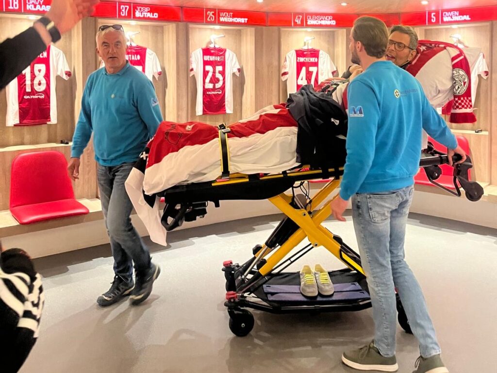 Wensambulance Oost Nederland Ik Zou Zo Graag.. Nog Eens Naar Mijn Club (2)