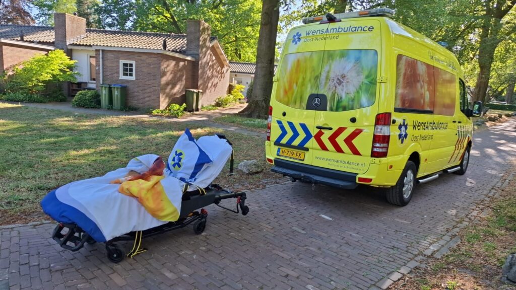 Wensambulance Oost Nederland Moeder Karolien Afscheid Zus 2
