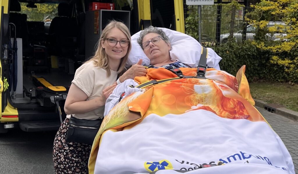 Wensambulance Oost Nederland Uitvaart Tante Vanuit Isala naar Nijveen