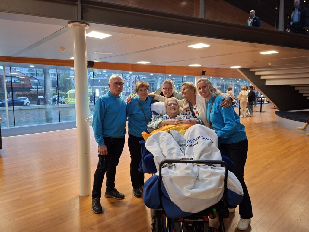 Wensambulance Oost Nederland Ik Zou Zo Graag Uit Mijn Dak Gaan Discophonic Orchestra (2)