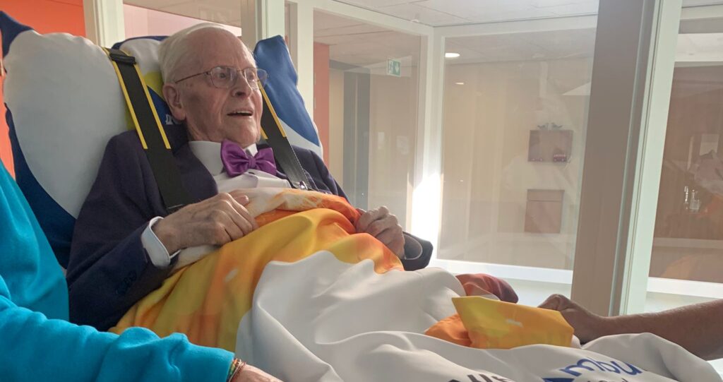 Wensambulance Oost Nederland Pastor Van Ewijk Afscheid Zus 1 (1)
