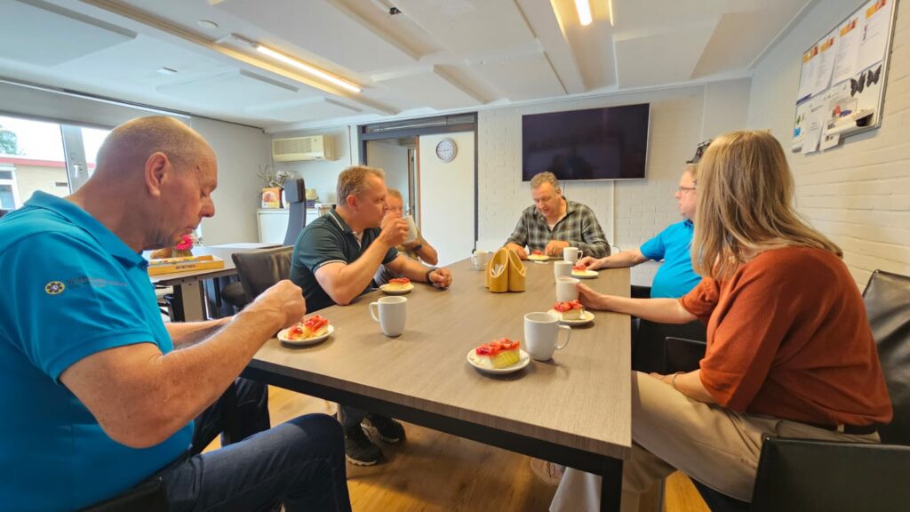 Cheque Vennegoor Voor Wensambulance Oost Nederland (2)