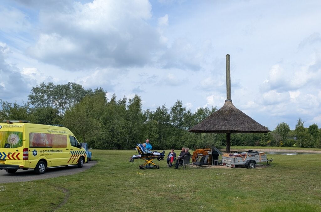 Wensambulance Oost Nederland Op Bezoek Bij Familie (5)