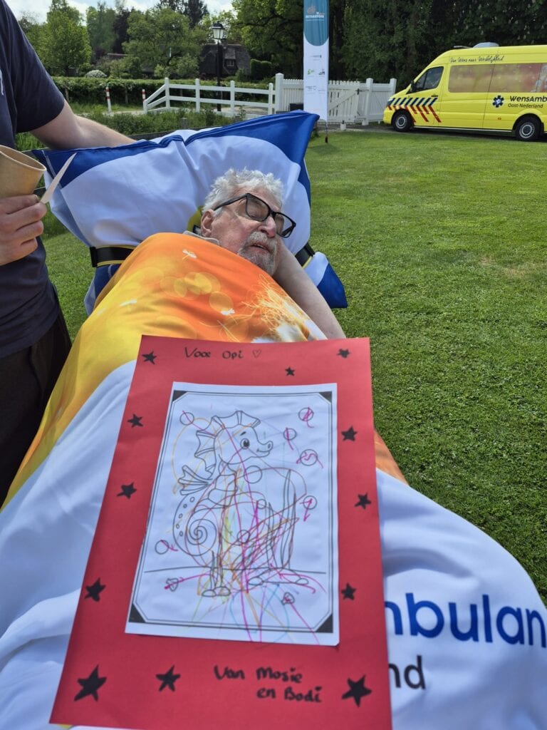 Wensambulance Oost Nederland Met Vader Van Wezep Naar Urk (2)