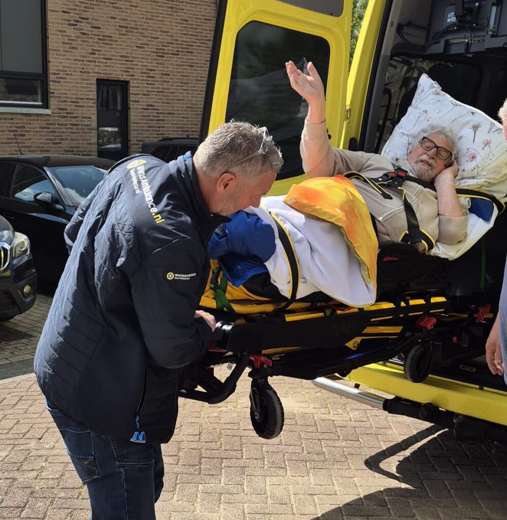 Wensambulance Oost Nederland Met Vader Van Wezep Naar Urk (6)