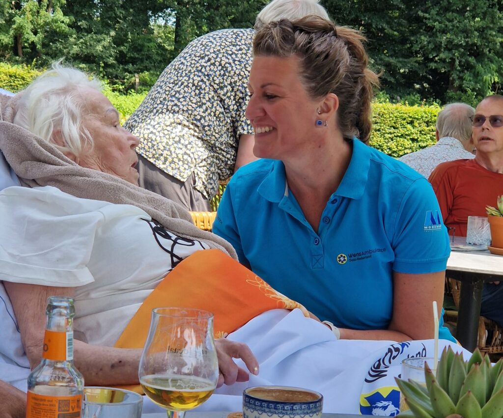 Met WensAmbulance oost-nederland genieten van een high tea
