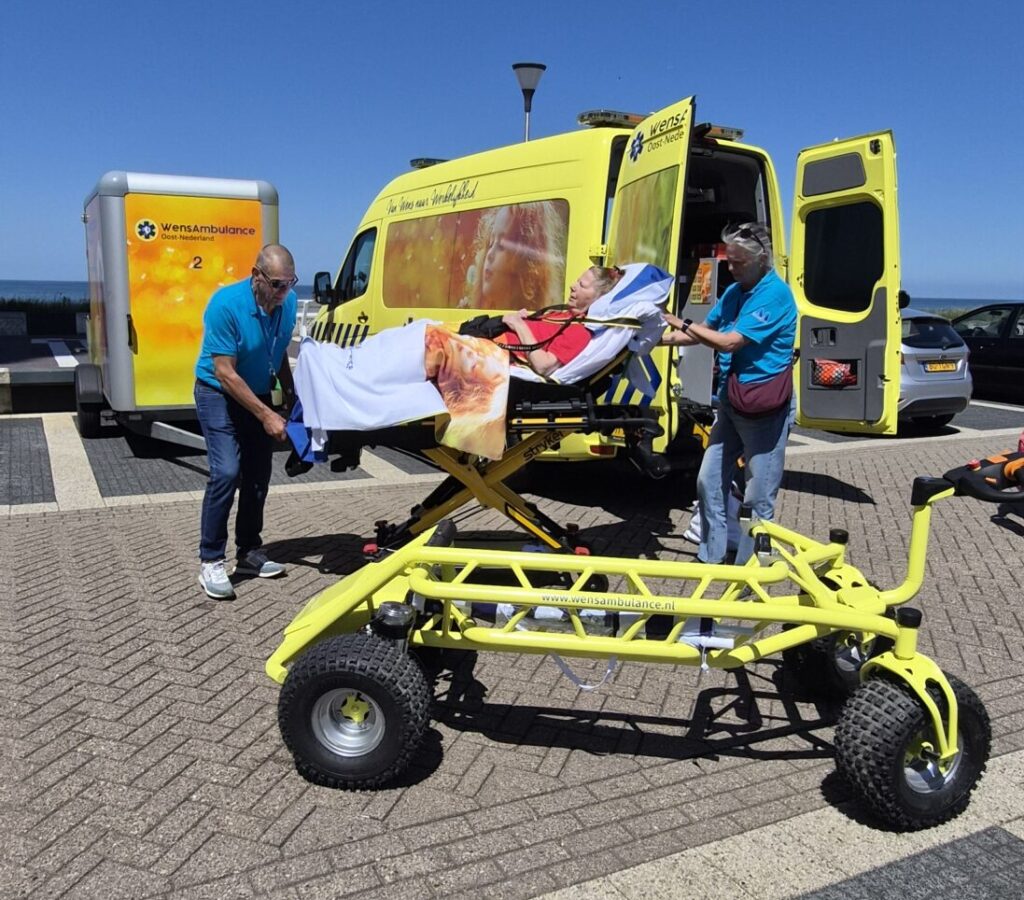 Naar Zandvoort Met Wensambulance Oost Nederland (7)