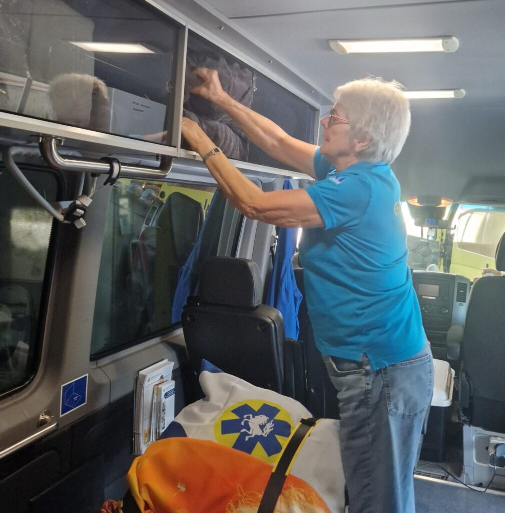 Wensambulance Oost-Nederland - check ambulance voor vertrek