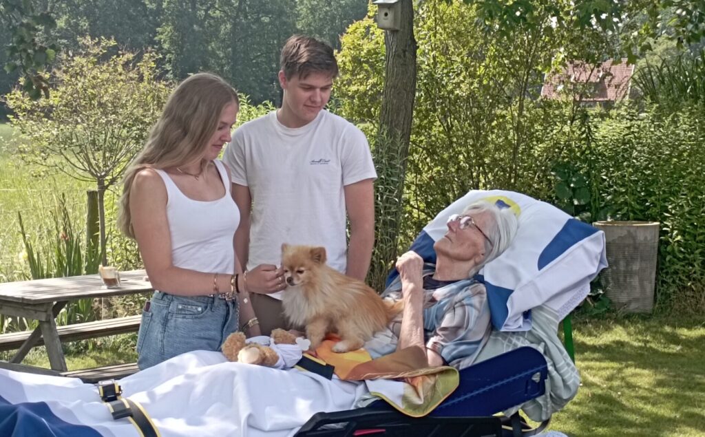 Ik Zou Zo Graag.. Nog één Keer Naar Huis Wensambulance Oost Nederland (5)