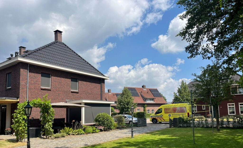 Ik Zou Zo Graag.. Nog één Keer Naar Huis Wensambulance Oost Nederland (6)