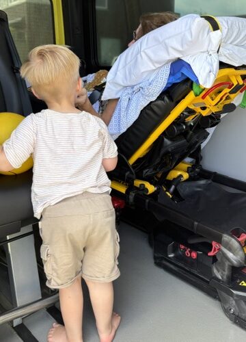 Wensambulance Oost Nederland Ik Zou Zo Graag Mijn Pasgeboren Kleindochter Vasthouden (1)