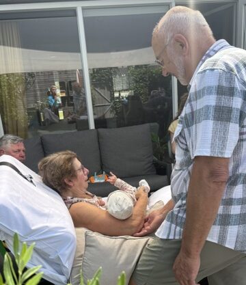 Wensambulance Oost Nederland Ik Zou Zo Graag Mijn Pasgeboren Kleindochter Vasthouden (2)
