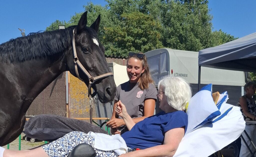 Wensambulance Oost Nederland Naar Haar Paarden (2)