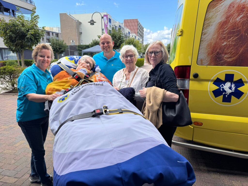 Wensambulance Oost Nederland Ik Zou Zo Graag Naar De Beeldentuin In Hattem (13)