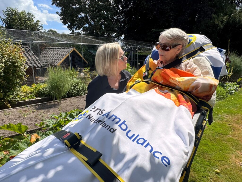 Wensambulance Oost Nederland Ik Zou Zo Graag Naar De Beeldentuin In Hattem (4)