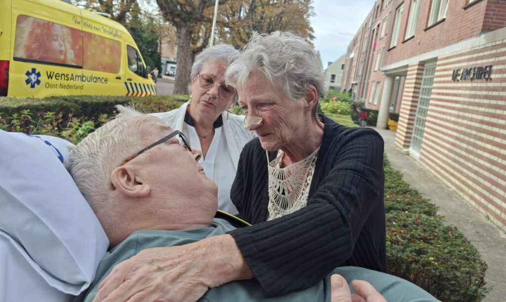 Wensambulance Oost Nederland Ik Zou Zo Graag Zus En Vader Bezoeken Nijmegen (1)