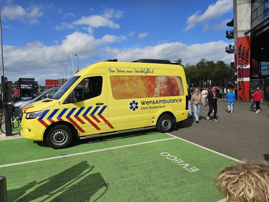 Wensambulance Oost Nederland Fc Twente Grolsch Veste (1)