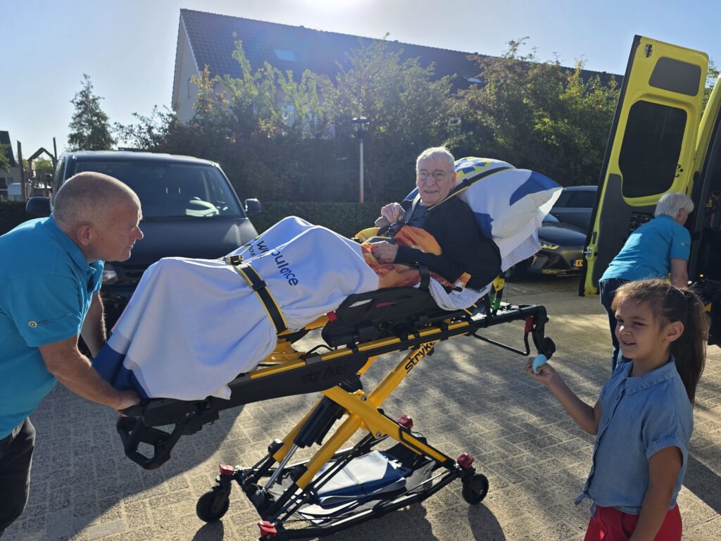 Wensambulance Oost Nederland Wens Naar Het Strand Fam Beijers (1)
