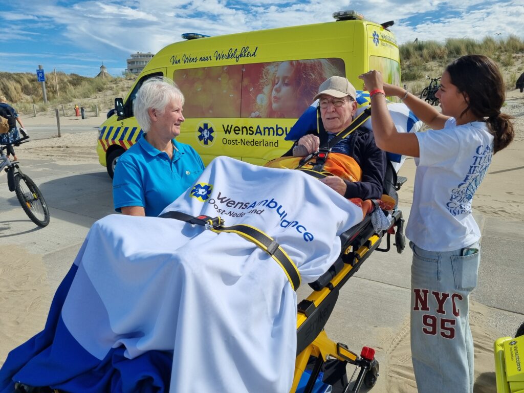 Wensambulance Oost Nederland Wens Naar Het Strand Fam Beijers (4)