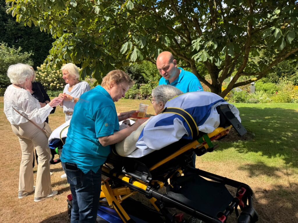 Wensambulance Oost Nederland Ik Zou Zo Graag Naar De Beeldentuin In Hattem (10)