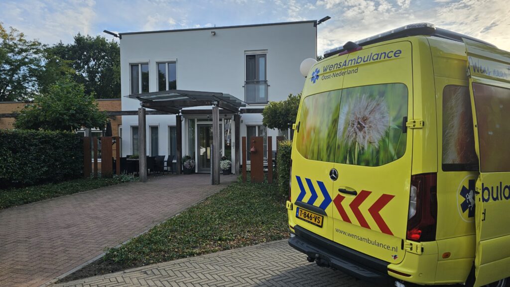 Wensambulance Oost Nederland Spoedwens Afscheid Nemen Van Echtgenote (2)