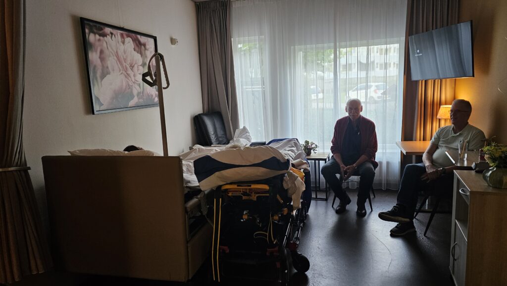 Wensambulance Oost Nederland Spoedwens Afscheid Nemen Van Echtgenote (5)