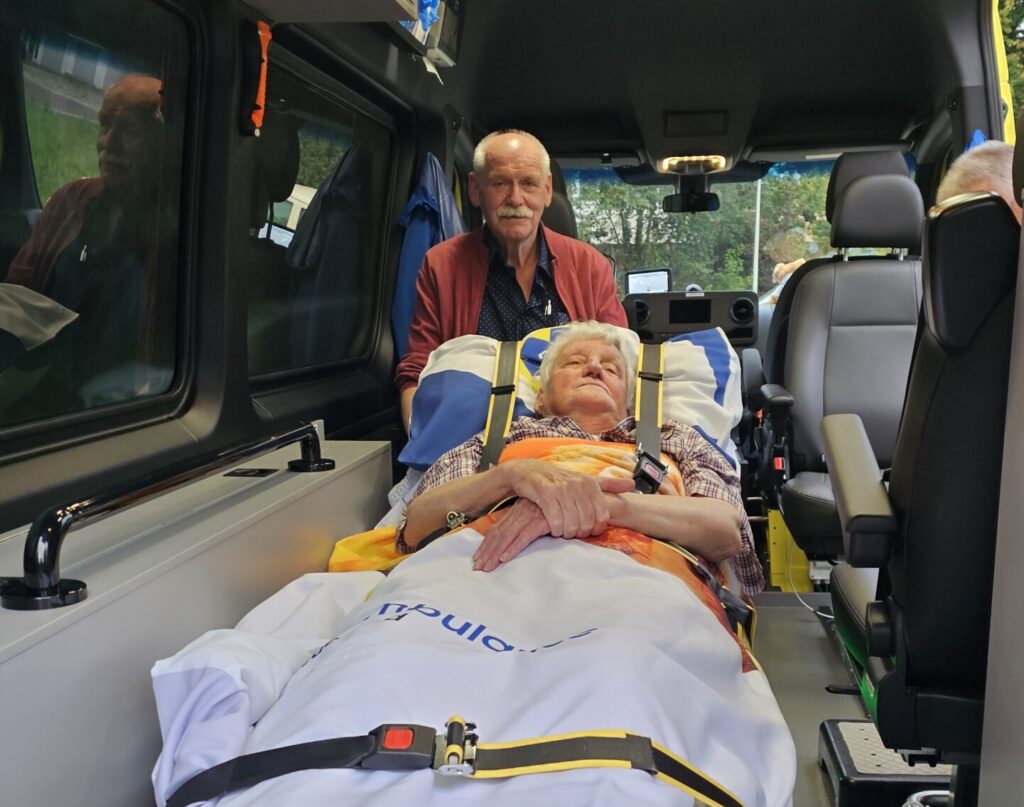 Wensambulance Oost Nederland Spoedwens Afscheid Nemen Van Echtgenote (8)