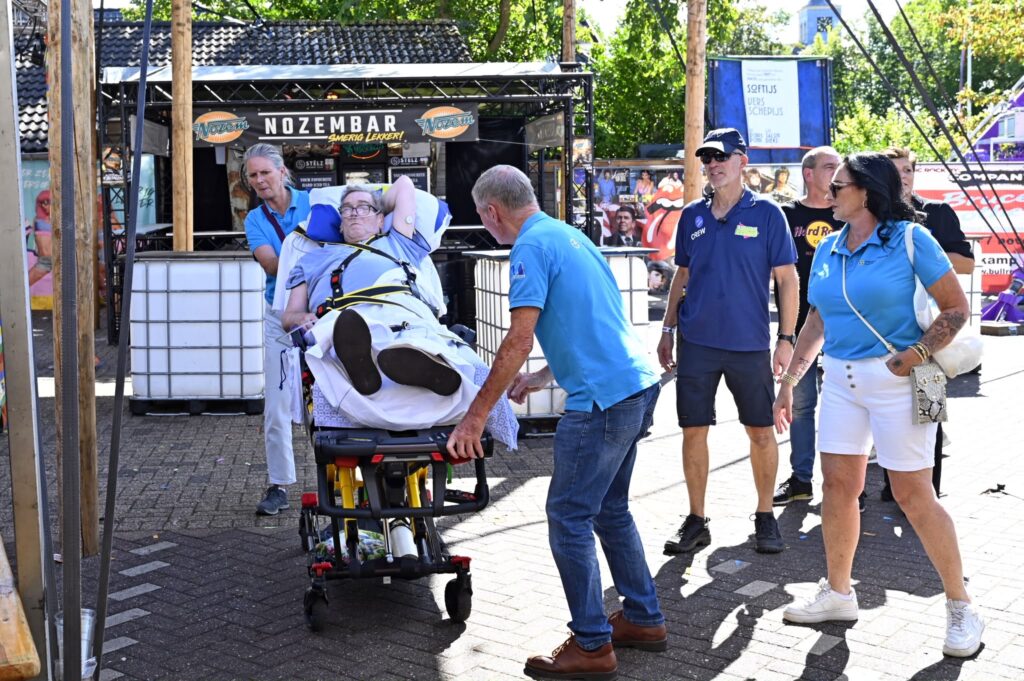 Wensambulance Oost Nederland Ik Zou Zo Graag ... Naar De Loarnse Kermis (1)