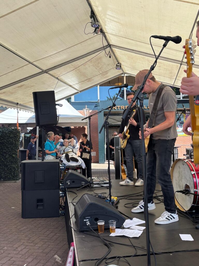 Wensambulance Oost Nederland Ik Zou Zo Graag ... Naar De Loarnse Kermis (2)